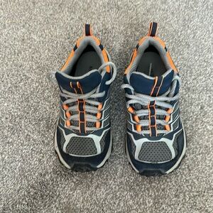 Boys Merrill trail shoes